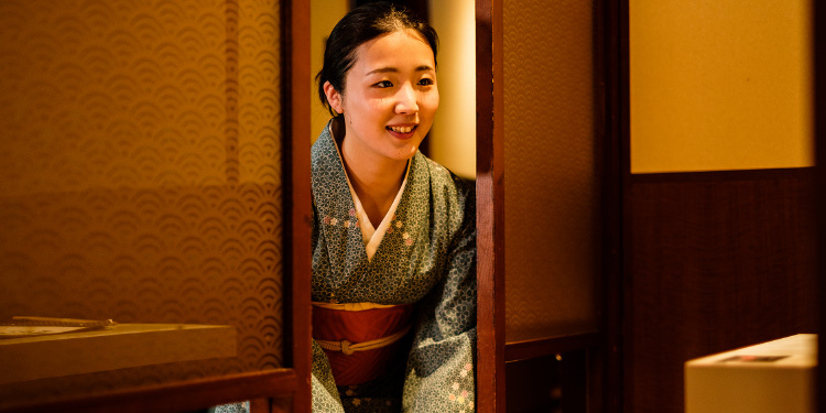 Dancing on the tongue 【Swimming Torafugu】 cooked by craftsmen with reliable technology,and they will make it possible to provide freshest domestic fugu.Fugu will be still moving awhile handled to your table . The customer service staff is also one of the craftworkers who supports the best fugu cuision.